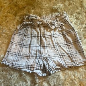 White shorts with pockets